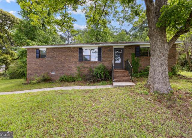 Property at 282 S Pinehill Rd, Griffin, GA 30224, 3 beds, 2 baths