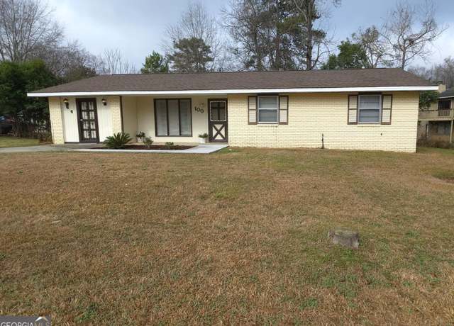 Property at 100 Stratford Dr, Warner Robins, GA 31088, 3 beds, 2 baths