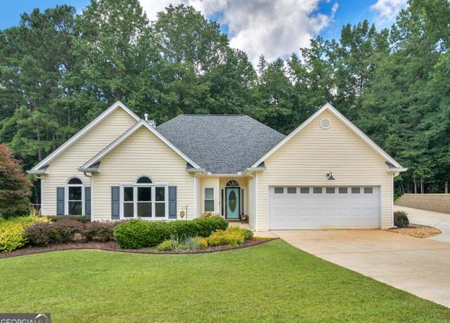 Property at 325 Lakefront Dr, Mcdonough, GA 30253, 3 beds, 2 baths