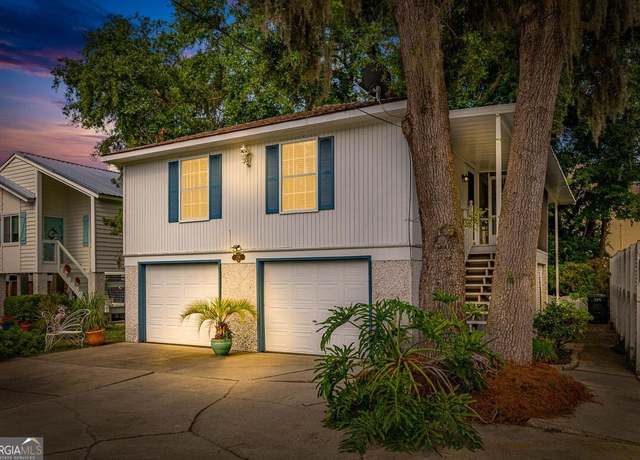 Property at 239 Georgia St, St. Simons, GA 31522, 4 beds, 3 baths