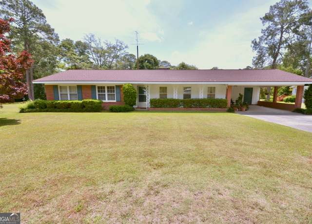 Property at 851 8th Ave, Eastman, GA 31023, 3 beds, 2 baths