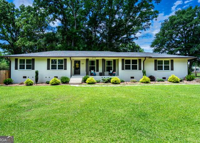 Property at 101 Crestwood Dr, Lagrange, GA 30241, 3 beds, 2 baths