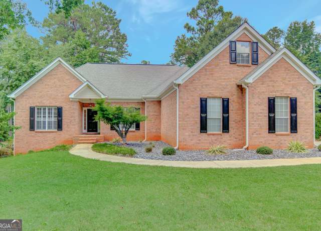Property at 96 Princess Cir, Newnan, GA 30265, 4 beds, 4 baths