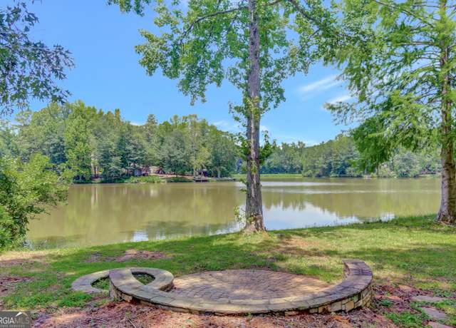 Property at 96 Princess Cir, Newnan, GA 30265, 4 beds, 4 baths
