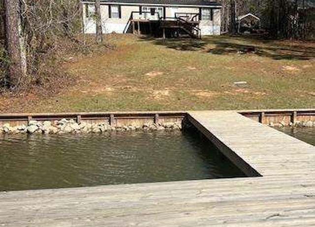 Property at 944 Lakeview Dr, Sparta, GA 31087, 3 beds, 2 baths