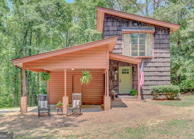 Property at 29 Clark Pl, Whitesburg, GA 30185, 2 beds, 2 baths