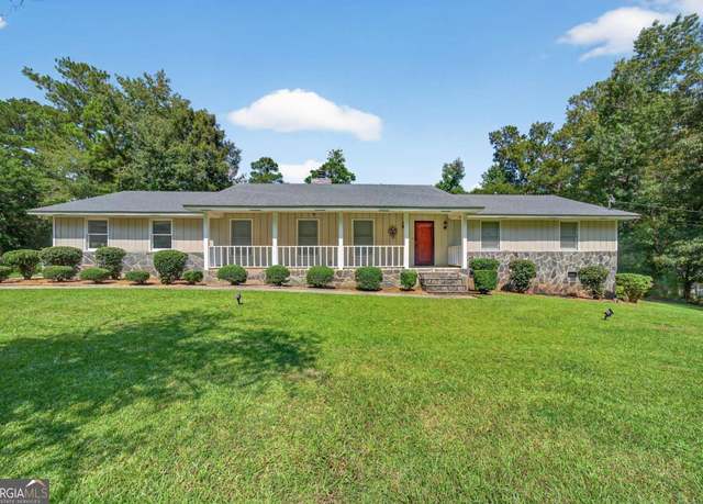 Property at 3674 Sussex Dr NE, Milledgeville, GA 31061, 5 beds, 2 baths