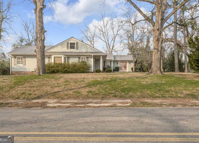 Property at 207 W Liberty W, Washington, GA 30673, 3 beds, 2 baths
