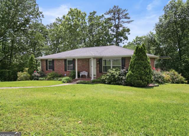 Property at 74 Kriswood Dr, Rossville, GA 30741, 3 beds, 2 baths