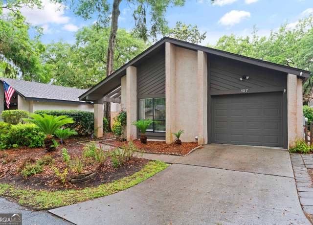 Property at 107 Linkside Dr, St. Simons, GA 31522, 3 beds, 2 baths