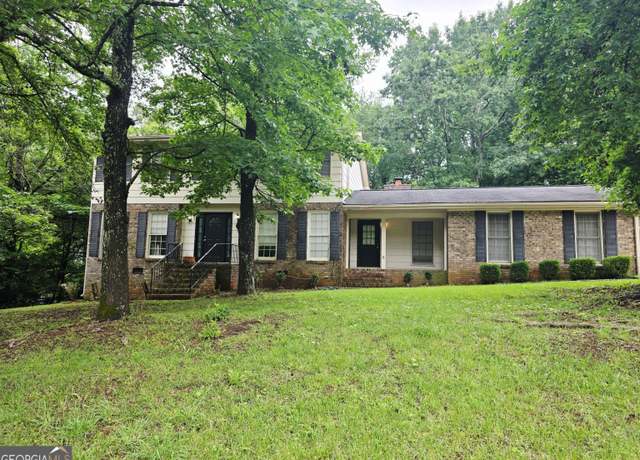 Property at 2553 Country Club Dr, Conyers, GA 30013, 4 beds, 3 baths