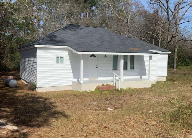 Property at 675 N Main St, Baxley, GA 31513, 3 beds, 2 baths