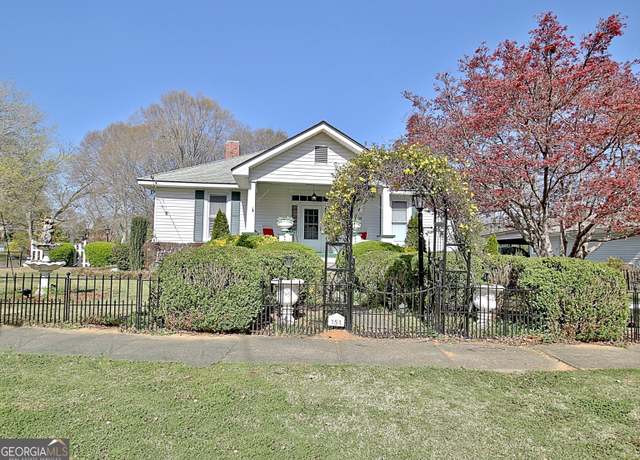 Property at 151 Flat Shoals Rd, Woodbury, GA 30293, 3 beds, 2 baths