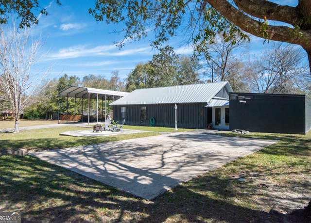 Property at 373 Happy Landing Rd, Waynesville, GA 31566, 2 beds, 2 baths