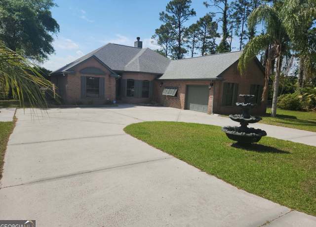 Property at 212 5th St, St. Marys, GA 31558, 3 beds, 2 baths