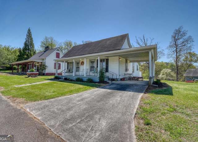 Property at 26 River St, Hiawassee, GA 30546, 3 beds, 1 bath