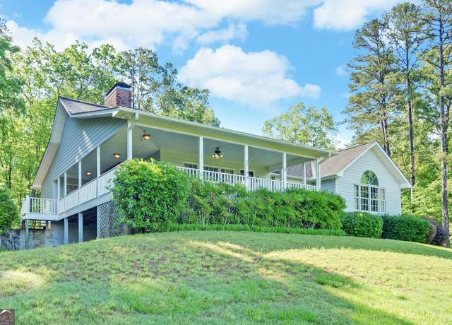 Property at 3152 Prather Bridge Rd, Toccoa, GA 30577, 3 beds, 3 baths