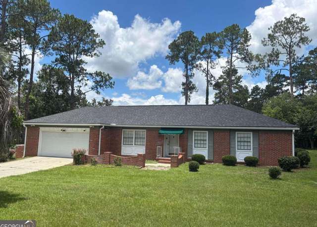 Property at 307 Fulwood, Tifton, GA 31794, 4 beds, 2 baths
