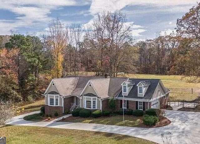 Property at 252 Moore St, Whitesburg, GA 30185, 4 beds, 2.5 baths