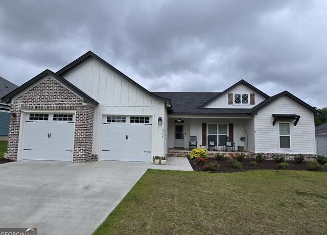 Property at 4300 Kenilworth Cir, Valdosta, GA 31605, 4 beds, 3 baths