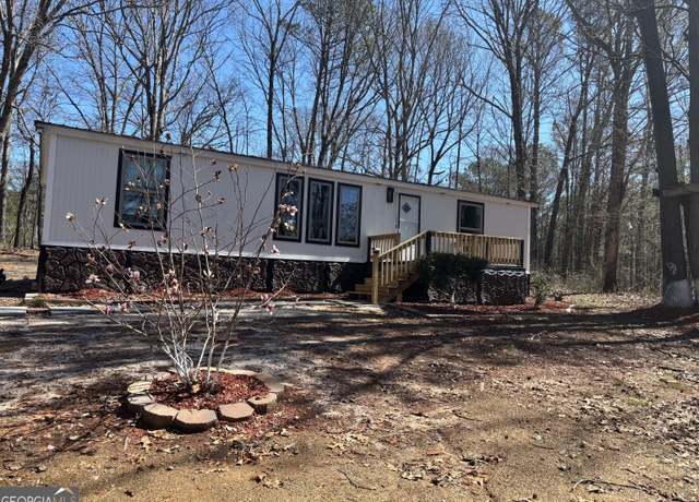 Property at 10 Garden Lake Dr, Carrollton, GA 30116, 3 beds, 2 baths