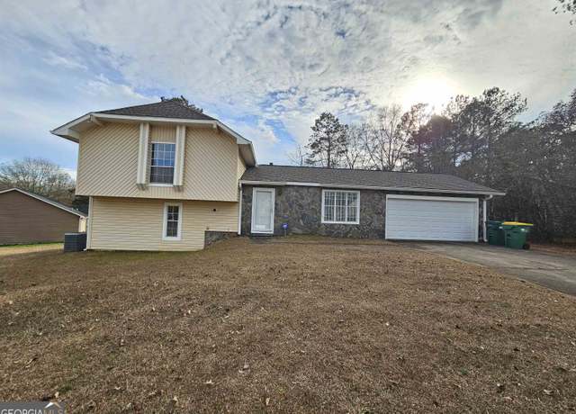Property at 371 Chase Woods Cir, Jonesboro, GA 30236, 3 beds, 2.5 baths
