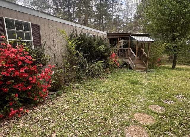 Property at 405 Lake Dr, Villa Rica, GA 30180, 3 beds, 2 baths