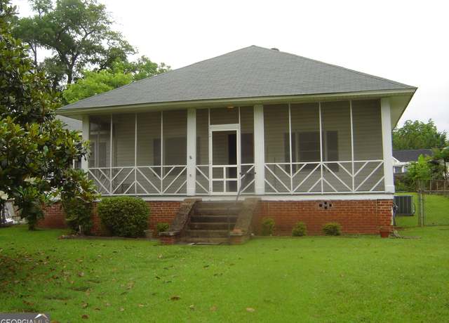 Property at 2413 36th St, Valley, AL 36854, 3 beds, 2 baths