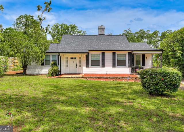 Property at 2327 Redwood Dr, Augusta, GA 30904, 2 beds, 2.5 baths