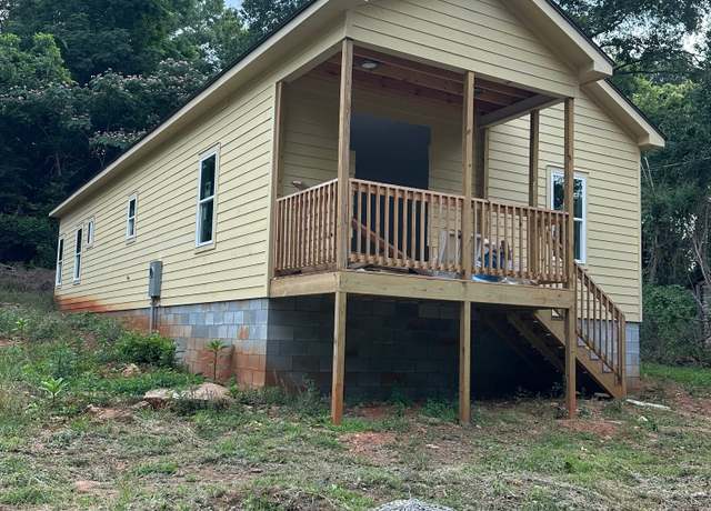Property at 820 N Warren St, Milledgeville, GA 31061, 3 beds, 2 baths