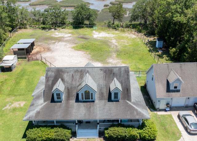 Property at 1818 Union Carbide Rd, Woodbine, GA 31569, 4 beds, 3 baths