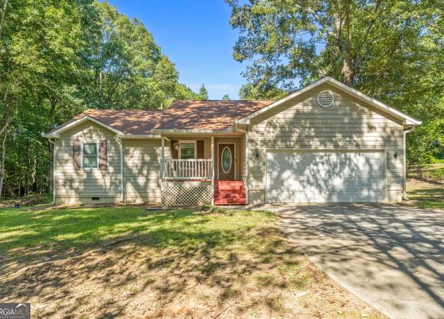 Property at 125 Pinewood Dr, Senoia, GA 30276, 3 beds, 2 baths