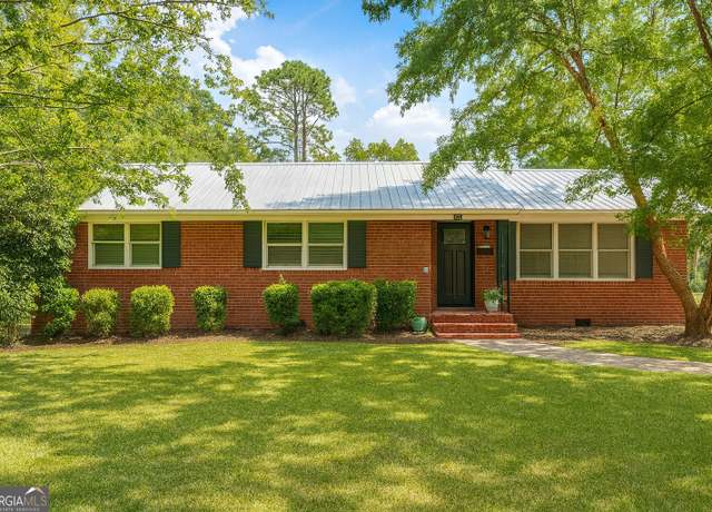 Property at 1011 Cherokee Cir, Waycross, GA 31501, 3 beds, 2 baths