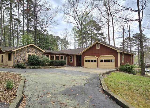 Property at 2996 Jodeco Dr, Jonesboro, GA 30236, 3 beds, 2 baths