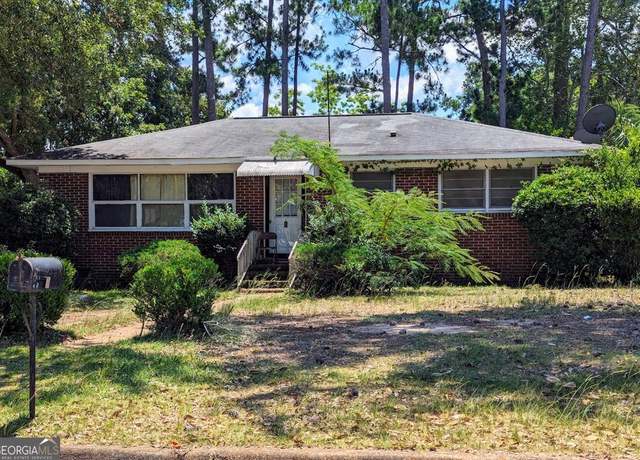 Property at 1700 Greenvale Rd, Albany, GA 31707, 3 beds, 2 baths