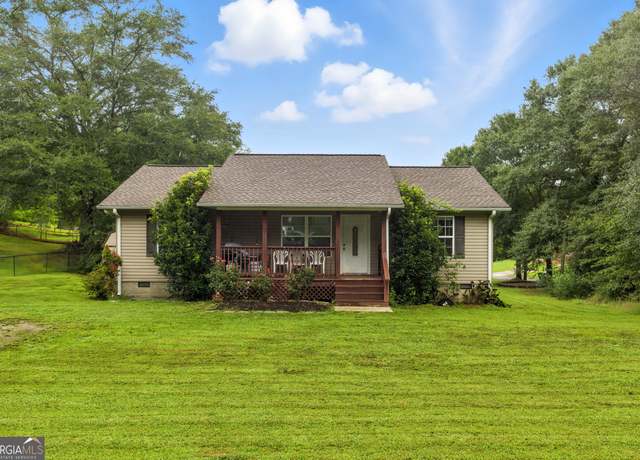 Property at 551 Waters St W, Clarkesville, GA 30523, 3 beds, 2 baths