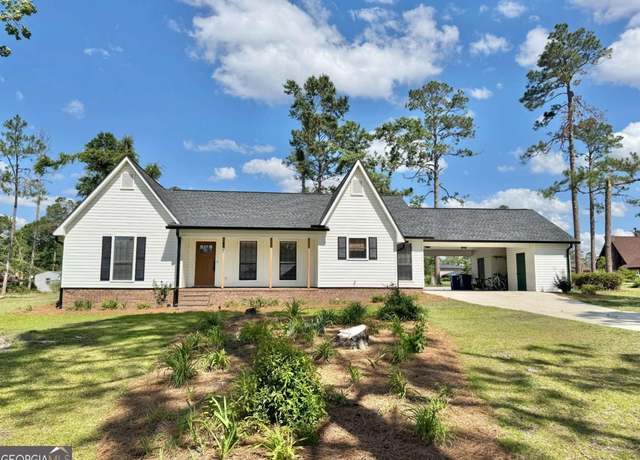 Property at 801 W Grossman Dr, Vidalia, GA 30474, 4 beds, 2 baths