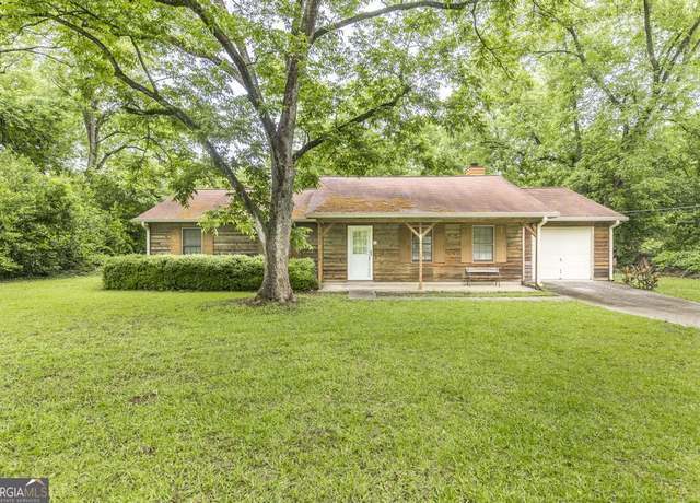 Property at 1602 Knoxville St, Fort Valley, GA 31030, 3 beds, 2 baths