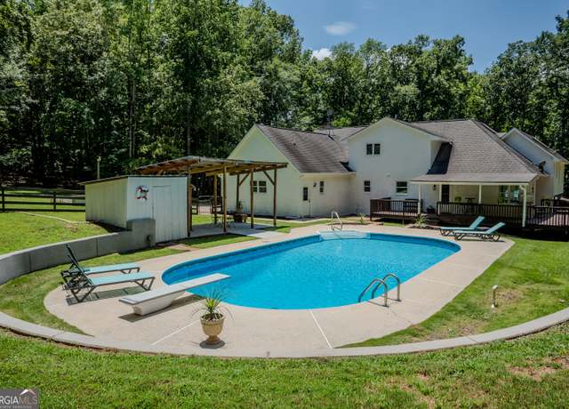 Property at 360 Darren Dr, Fayetteville, GA 30215, 4 beds, 4.5 baths