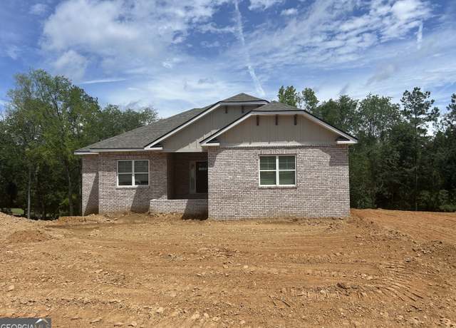 Property at 444 Southern Oaks Dr, Macon, GA 31216, 5 beds, 3 baths