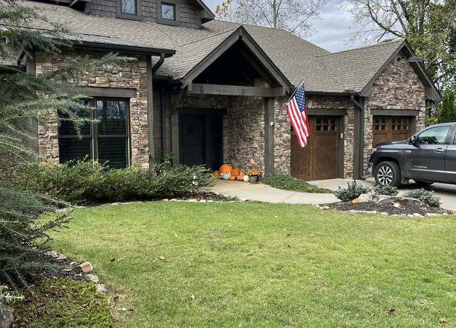 Property at 330 E Second St, Blue Ridge, GA 30513, 3 beds, 2.5 baths