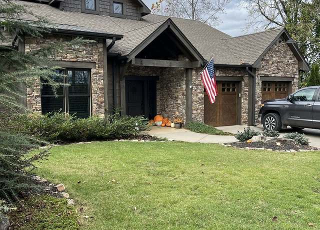Property at 330 E Second St, Blue Ridge, GA 30513, 3 beds, 2.5 baths