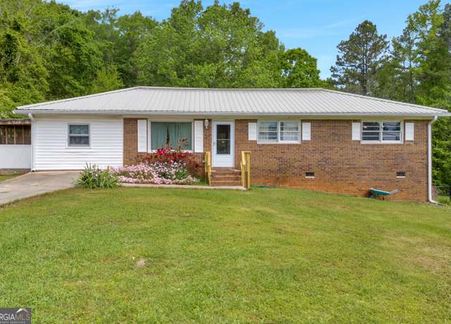 Property at 415 Scenic Dr, Toccoa, GA 30577, 3 beds, 2 baths