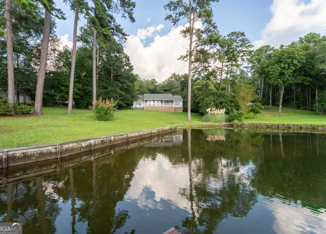 Property at 99 Mariners Dr, Milledgeville, GA 31061, 4 beds, 2 baths