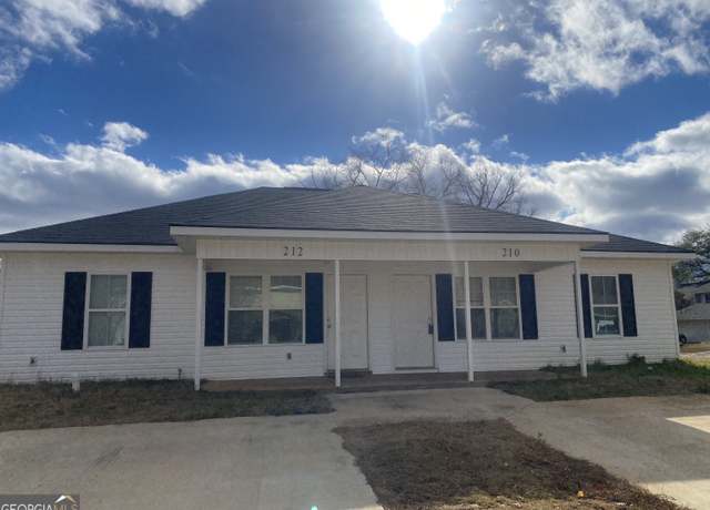 Property at 210 Woodcrest Cir, Warner Robins, GA 31093
