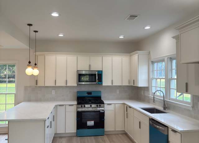 Property at 690 Gateway Ct, Stone Mountain, GA 30087, 4 beds, 2.5 baths