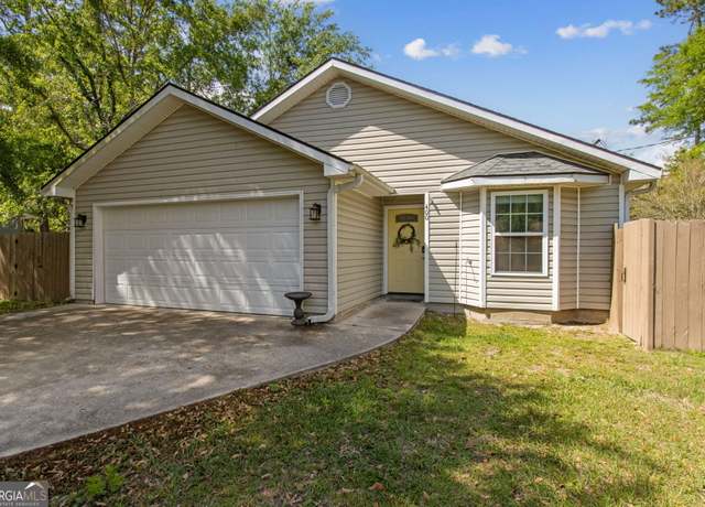 Property at 400 Parker St, Woodbine, GA 31569, 3 beds, 2 baths