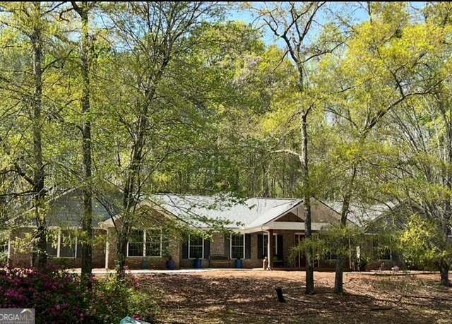 Property at 253 Price Rd, Pine Mountain, GA 31822, 4 beds, 2 baths