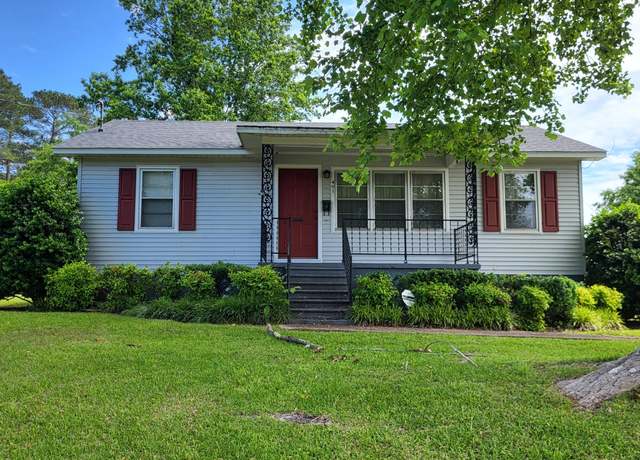 Property at 401 Crestview Ln, Valley, AL 36854, 3 beds, 1.5 baths
