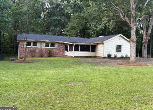 Property at 323 Lowery Rd, Fayetteville, GA 30215, 3 beds, 2 baths